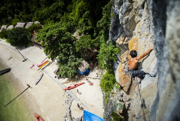 Halong Bay activities - Rock climbing & Deep water soloing, photo by Asia Outdoors