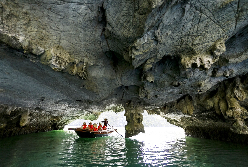 halong bay cave