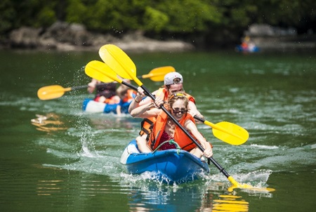 kayaking in halong bay