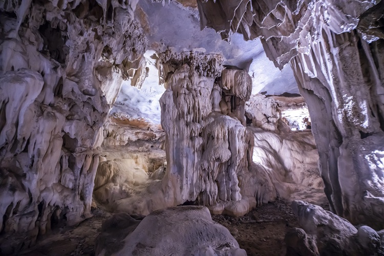 stalactites and stalagmites in halong bay caves