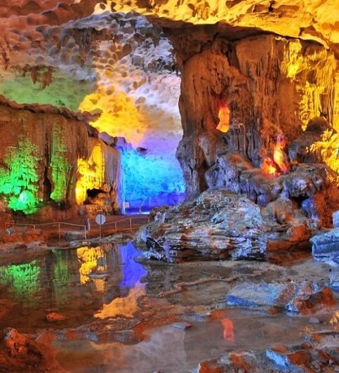 sung-sot-cave-in-bo-hon-island