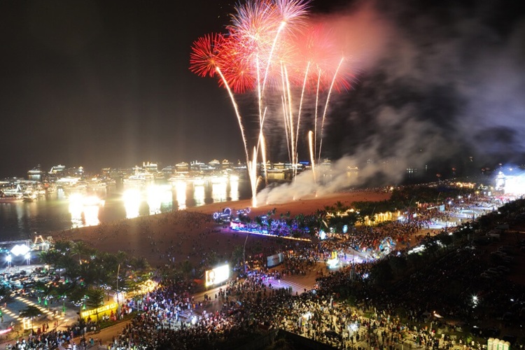 Bai Chay Fireworks Festival