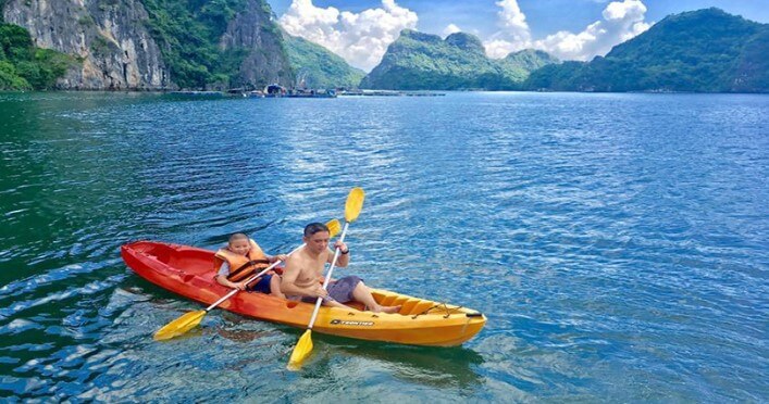 Kayak through ho don tien lake