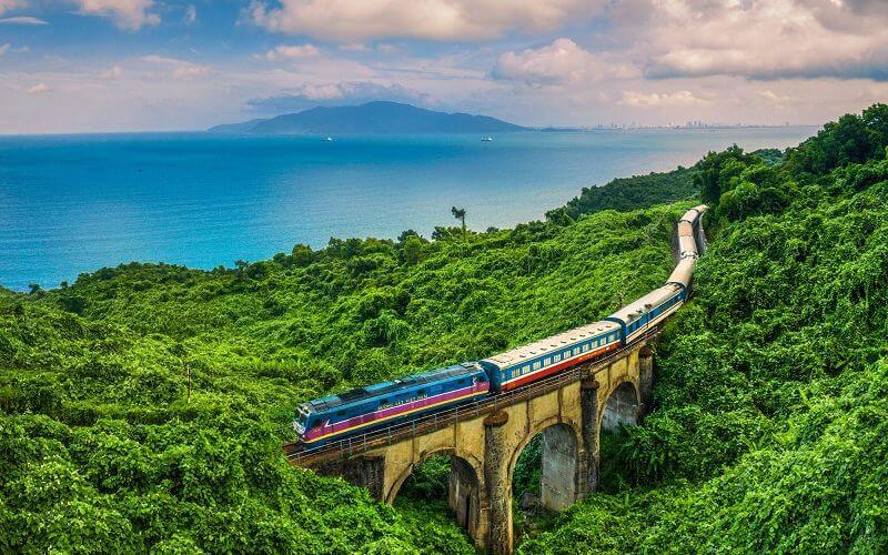 Train from Hue To Halong bay