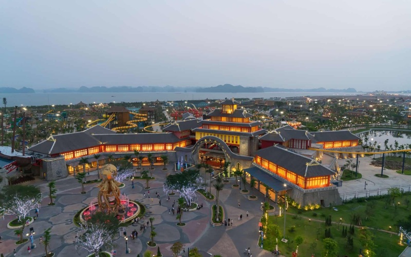 Shopping and Dining Areas in Sun world