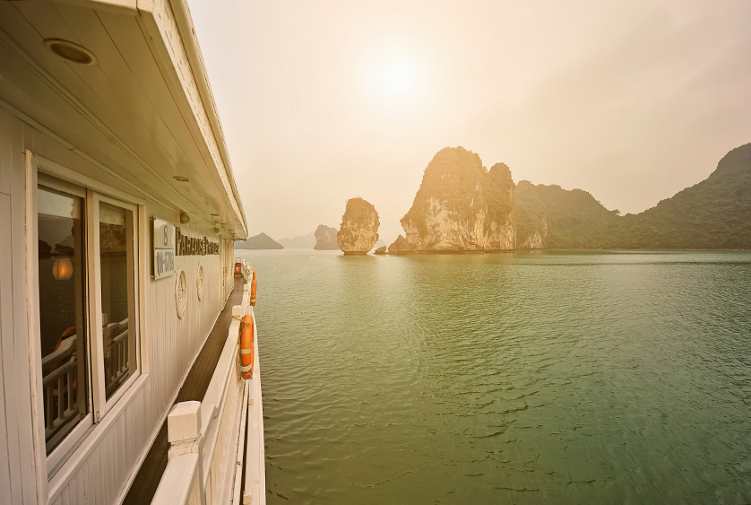 Personal belongings’ safety when traveling with a Halong Bay cruise