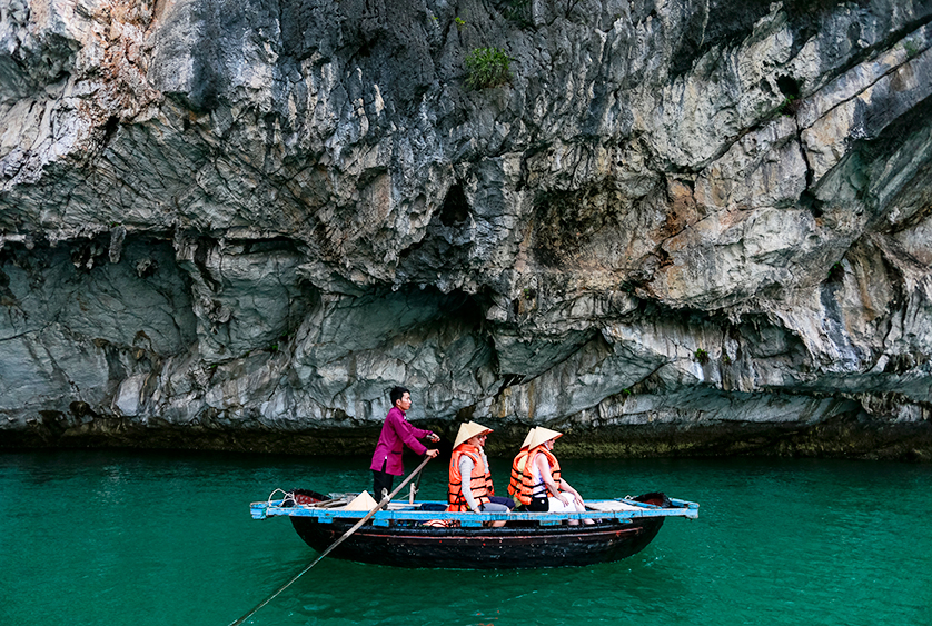 Language problem when traveling to Halong Bay