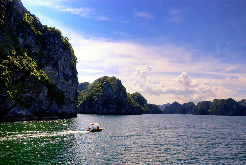 Bai Tu Long Bay